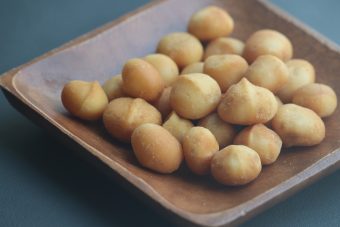 11344有塩 有機燻製マカデミアナッツ 40g｜食品部｜健康フーズ株式会社